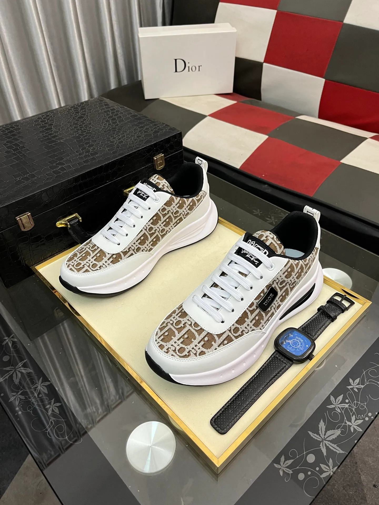 Men's men's shoes💰440⌚️⌚️Dior original quality.~ Unique modern style sneakers. 🏃A must-have casual shoe for trendy men😍😍 Original brand imported from Italy, imported original leather, sheep lining (refuses to discolor and grind feet) Sole: Original sole provided by the original factory, French lazy style design ⚠️Fit to the feet, original quality, super comfortable original sole. Just like shooting the real thing 🎬The real thing is better, code number: 38-443️⃣colors available